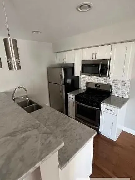 3627 W Oakdale Ave #1 — Photo 1