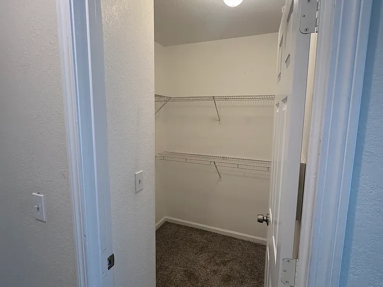 391 Brookview Dr — Photo 14