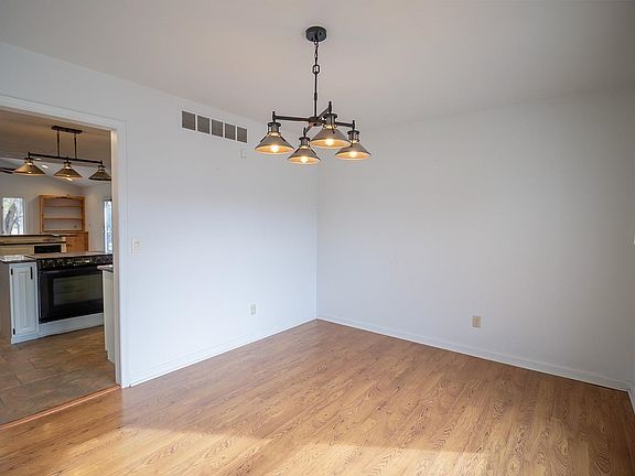 4th image of 2326 N Stoneybrook St