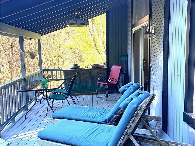 46 Patricia Ln — Photo 5