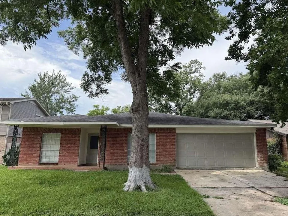 10422 Cedartowne Ln