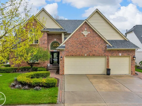47206 Woodberry Estates Dr, Macomb, MI 48044