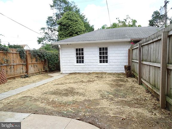 4th image of 413 Atlantic Ave
