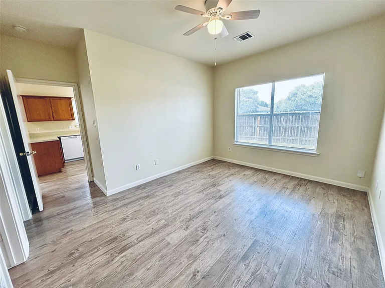2873 Southampton Way #B — Photo 24