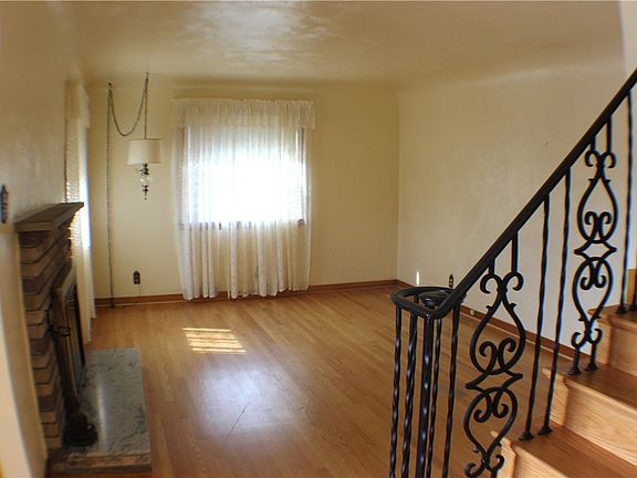 3rd image of 710 Center Ave