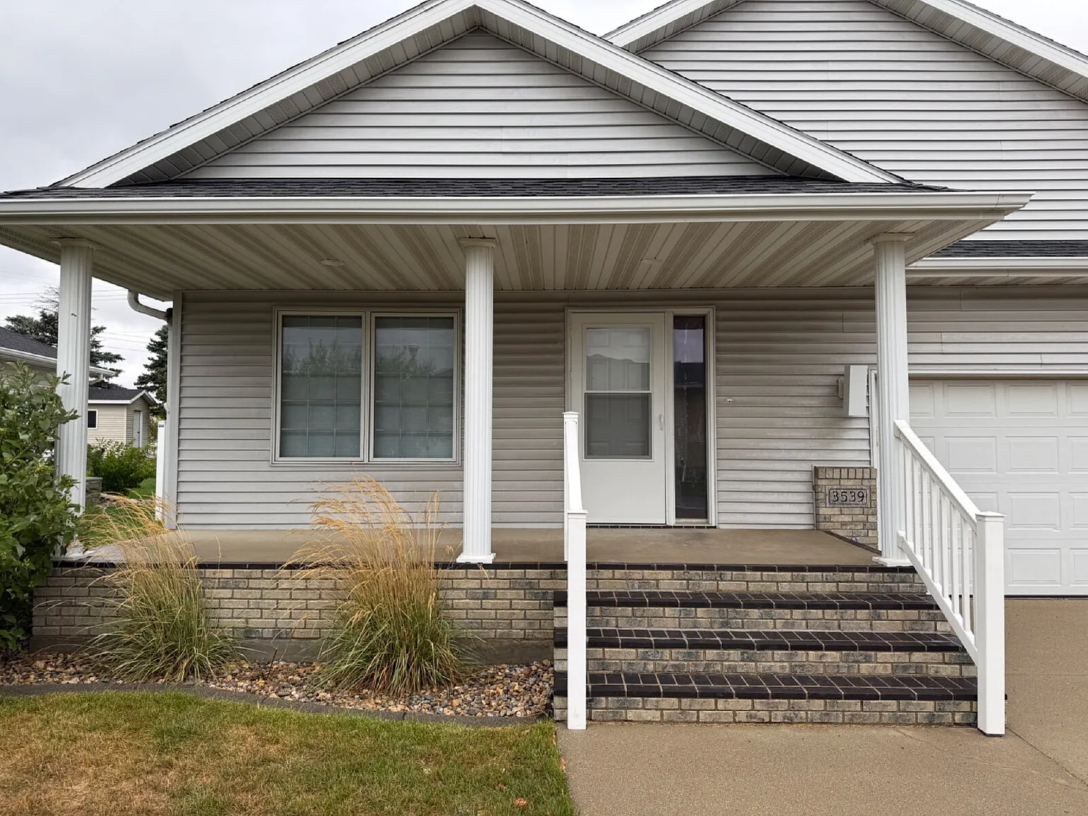 4 bed, 3.0 bath, 3002 sqft, $2,995 — Photo 2