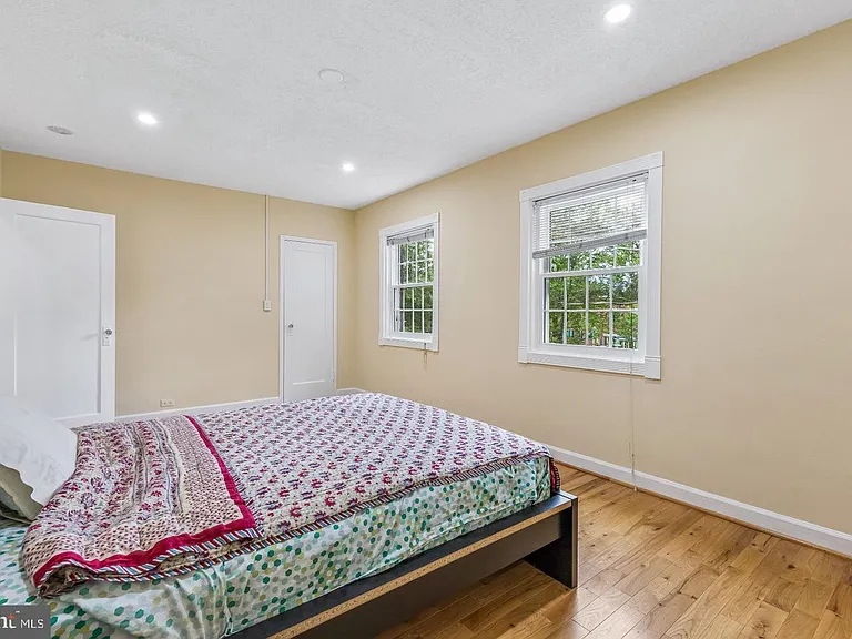 1024 Valley Dr — Photo 17