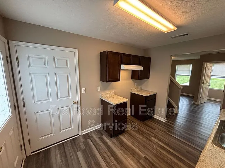 424 W Kemper Rd — Photo 10