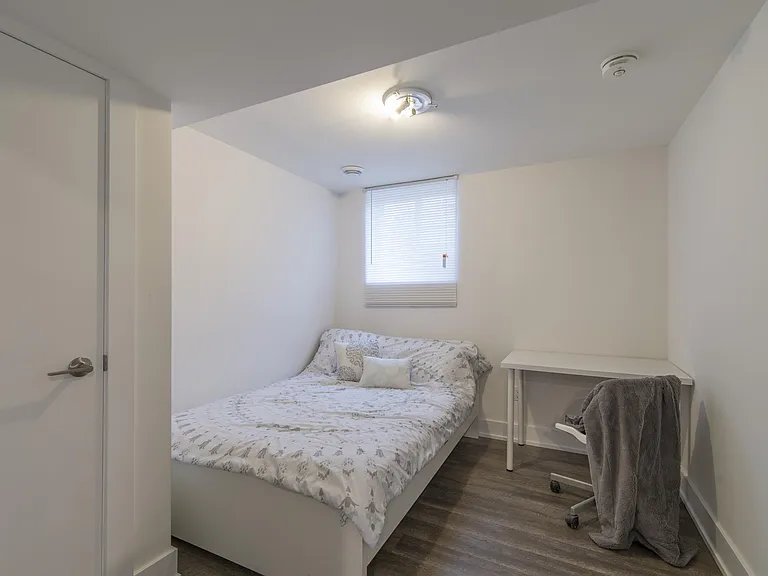 858 Bronson Ave #B — Photo 12