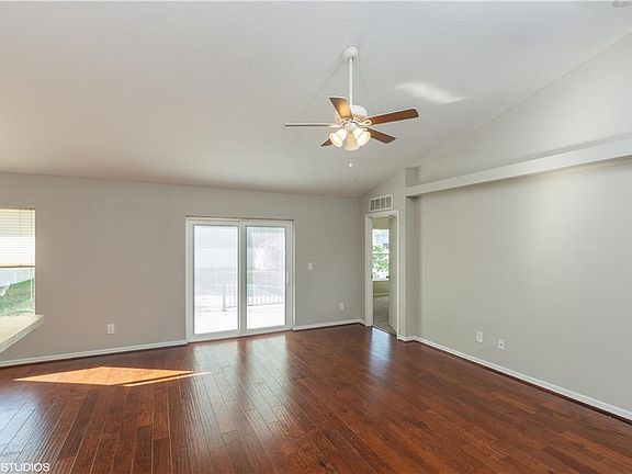 3rd image of 2442 Dryer Ave