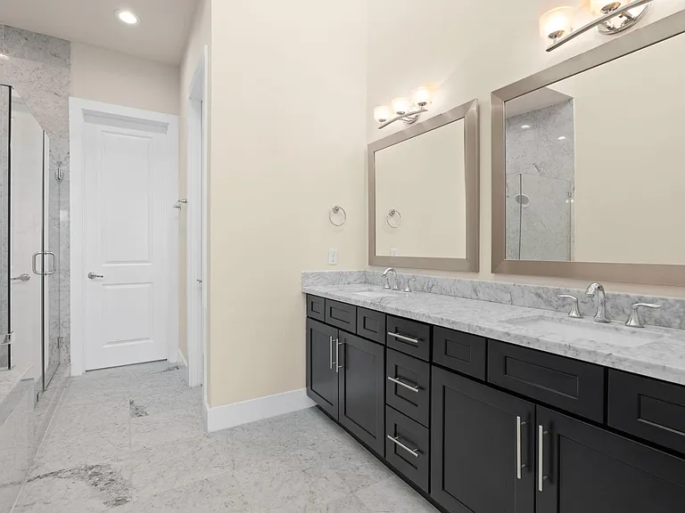 1212 W Dallas St — Photo 22