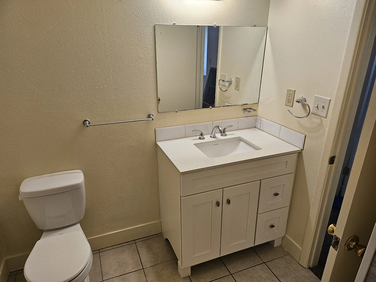 3 bed, $1,800 — Photo 1