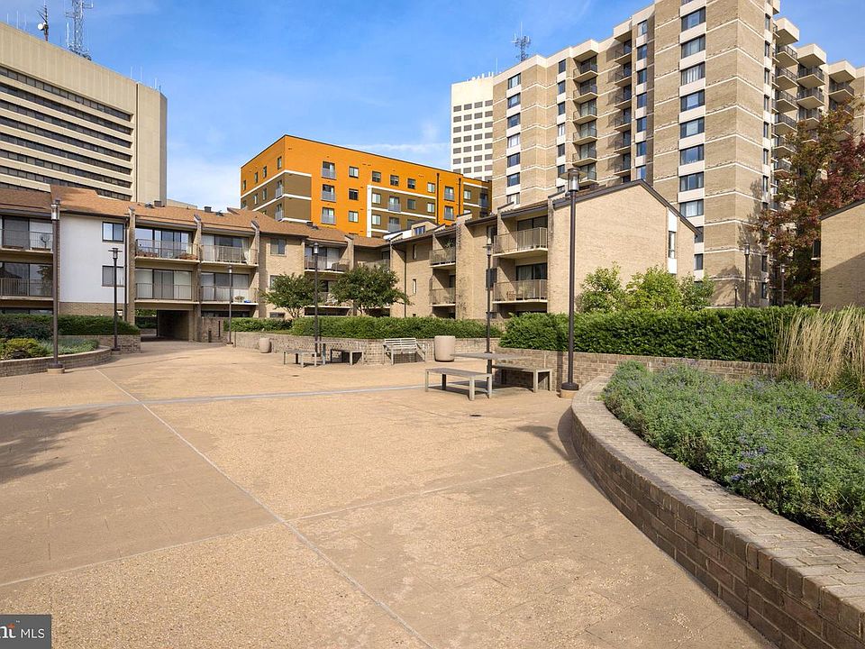 1st image of 102 Monroe St APT 202