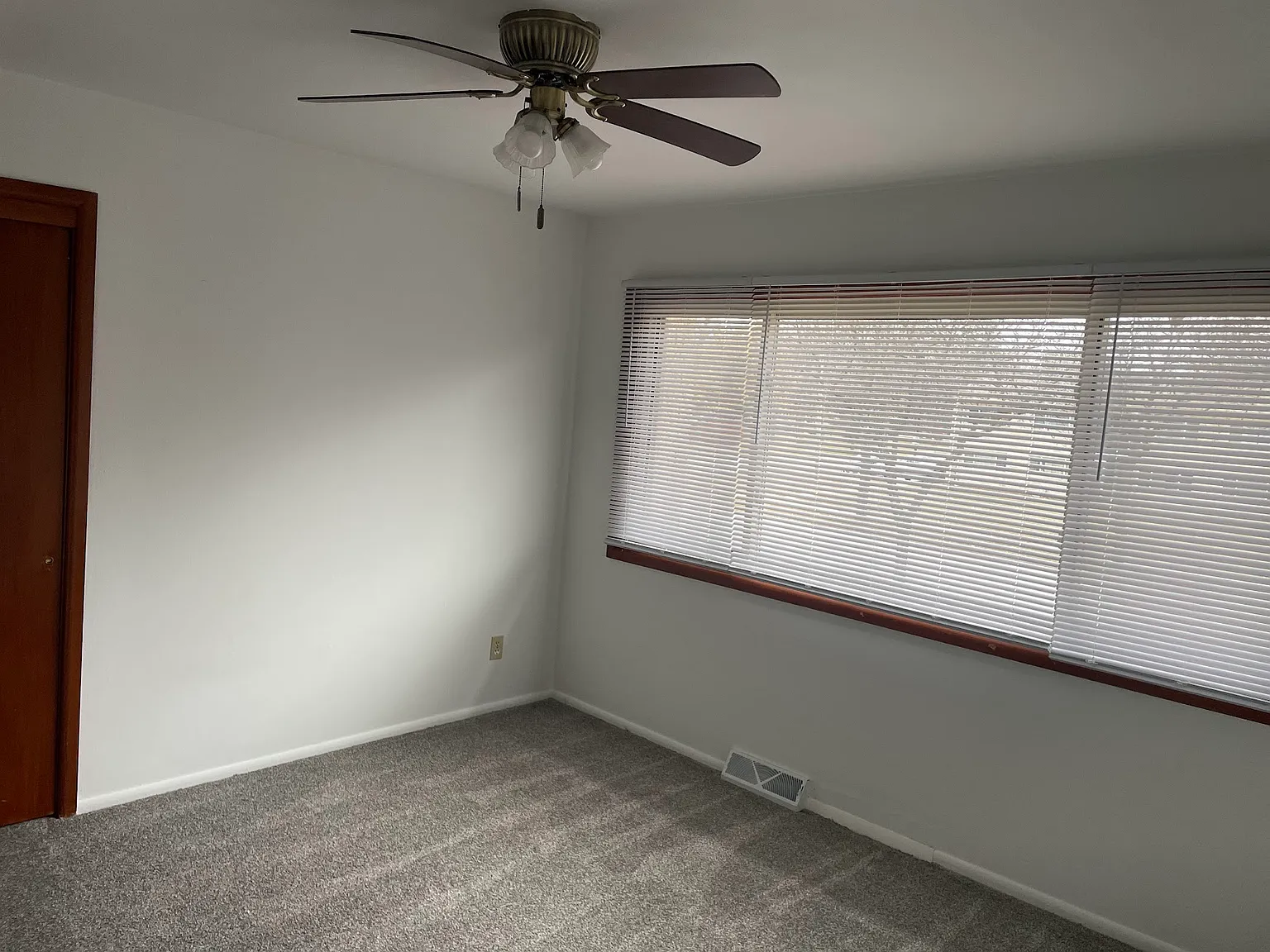 2 bed, 850 sqft, $1,200 — Photo 3