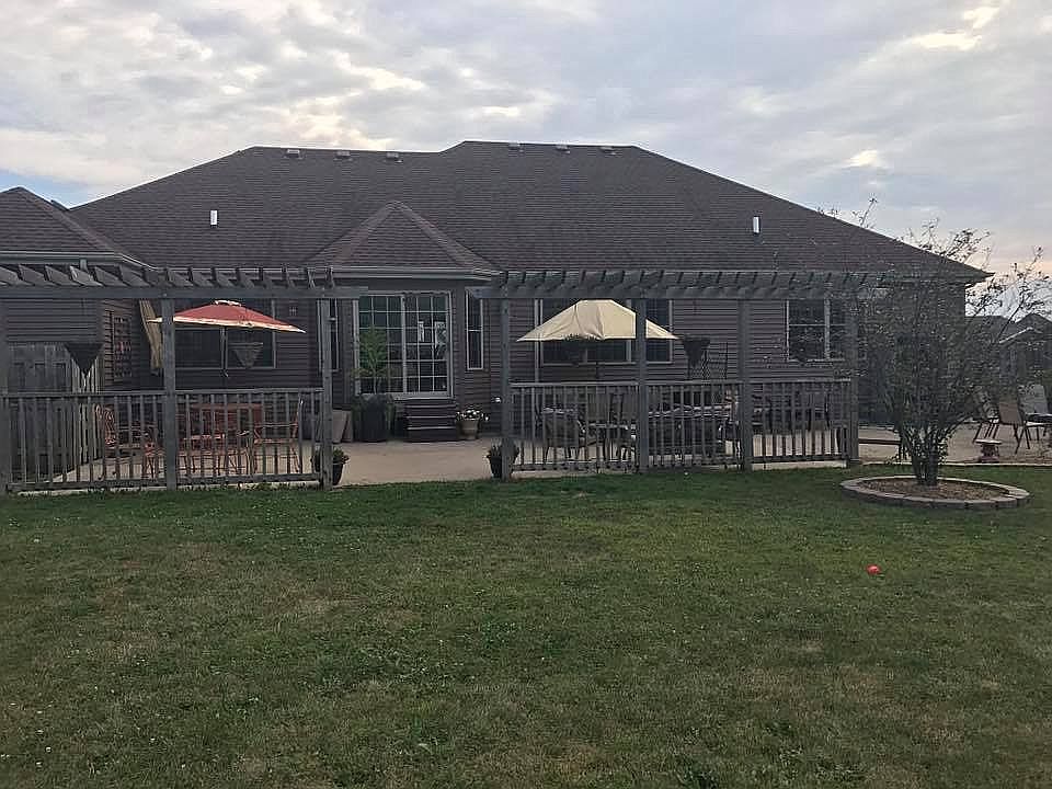 2nd image of 1070 Regent Ct