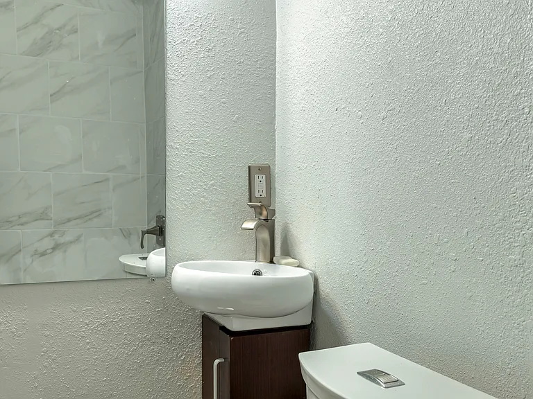 7024 Forsyth Blvd #2E — Photo 18