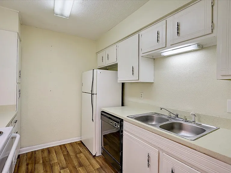 1140 Greymont Ave — Photo 20