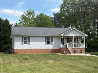 808 Creed Rd, Ararat, NC 27007