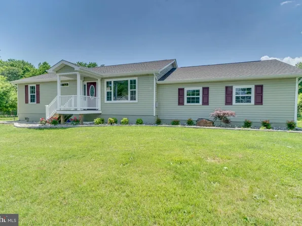 300 Meadow Ave, Colonial Beach, VA 22443