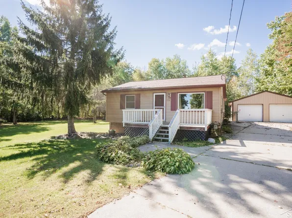 7760 White Birch Dr, Farwell, MI 48622