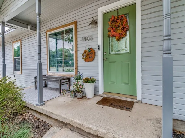 1403 Anthony St, Gainesville, TX 76240