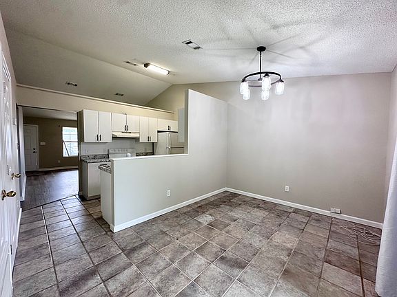 5th image of 3347 Green Briar Cir #B