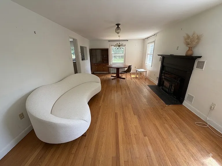 354 N Plain Rd — Photo 9