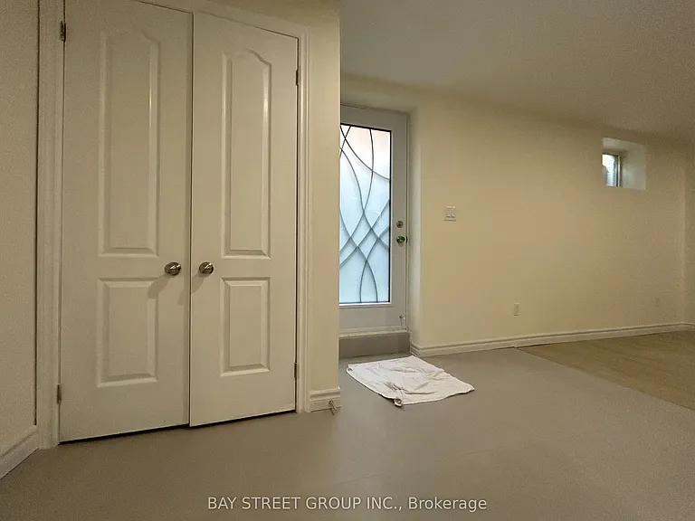 33 Jeffrey Nihda Cres #BASEMENT — Photo 4