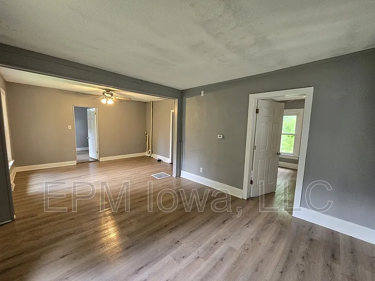 24 Van Buren St — Photo 2