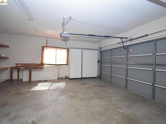 3rd image of 409 Montrose Ct