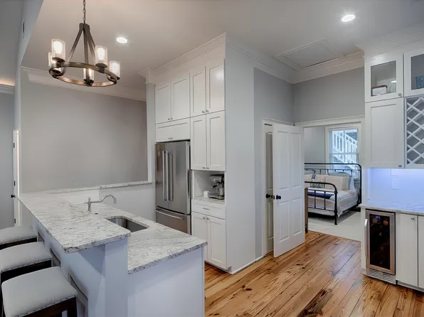 203 W Waldburg St APT D, Savannah, GA 31401