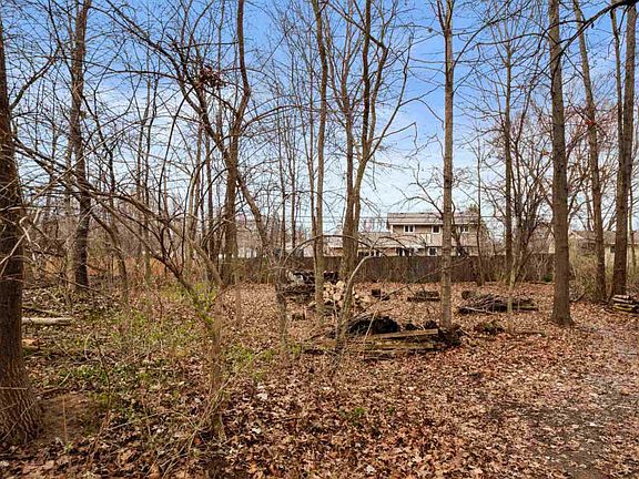 3rd image of 4708 Willow Brook Dr