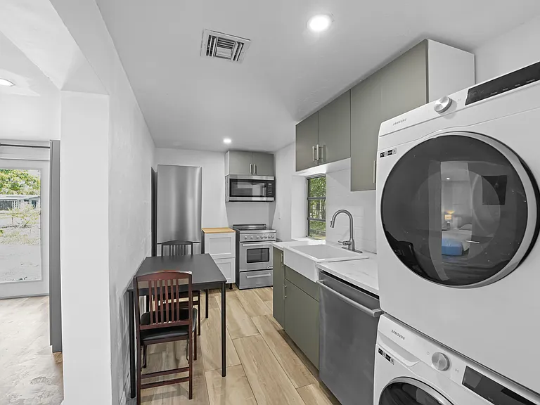 3355 SW 22nd St #1 — Photo 10