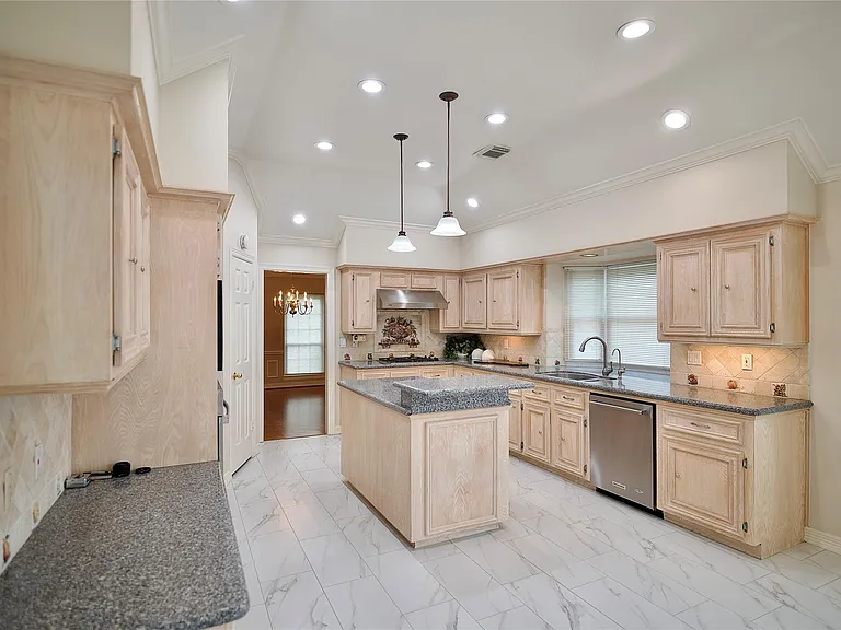 1839 Lake Winds Dr — Photo 12