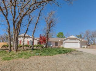 2213 Hummingbird Ln, Edmond, OK 73034