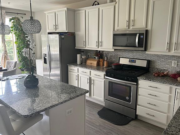 4th image of 8189 Hollow Ct