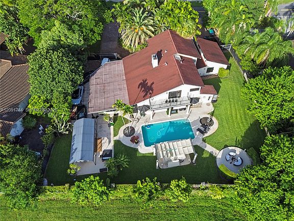 3rd image of 9720 E Calusa Club Dr