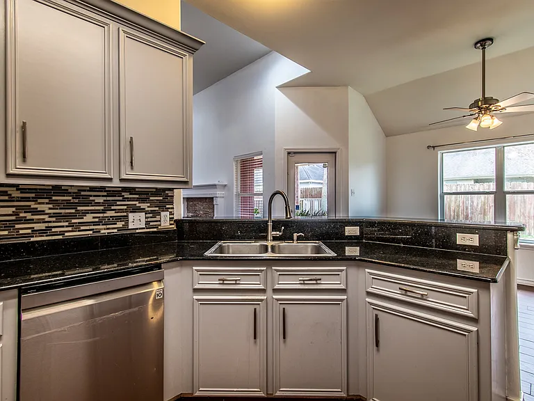 7013 Madiera Dr — Photo 12