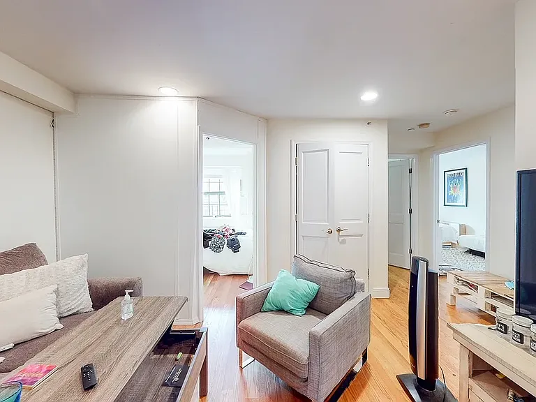525 E 13th St #3F — Photo 2