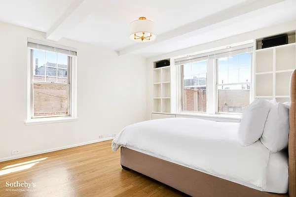 Sold by Sotheby's International Realty | media 11