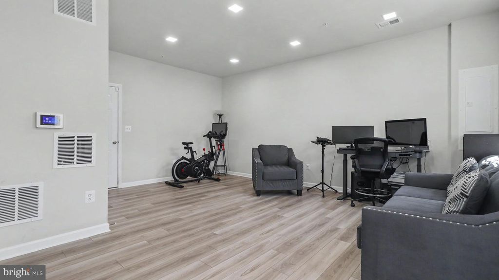 7607 Presidential Pkwy, Upper Marlboro, MD - View 6