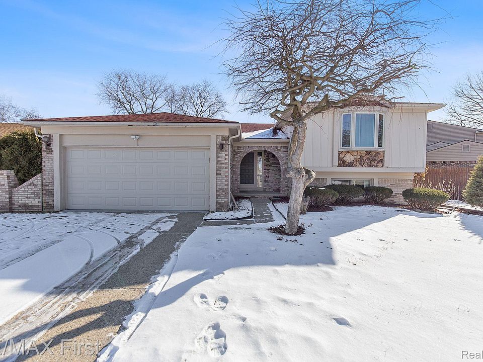 1st image of 43056 Heron Ct
