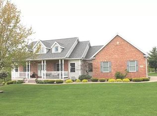 2623 Sandgate Ln, Muscatine, IA 52761