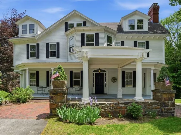 204 Spencer Ave, Warwick, RI 02886