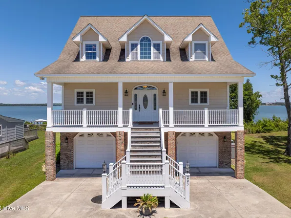 203 Riverside Drive, Sneads Ferry, NC 28460