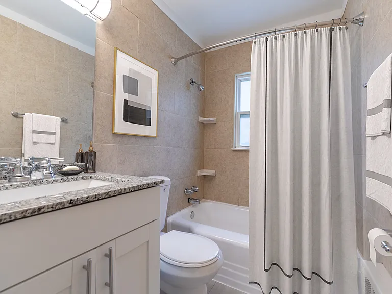 Monon Court, Managed by Buckingham Monon Living — Photo 5