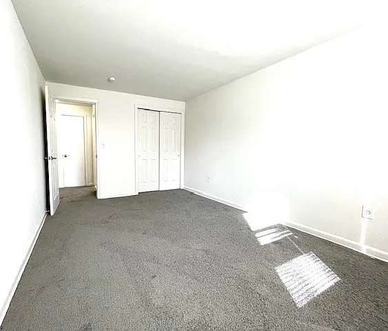 711 Farmington Ave — Photo 27