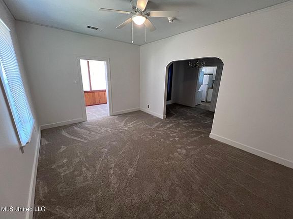 3rd image of 2330 Broadmoor Pl