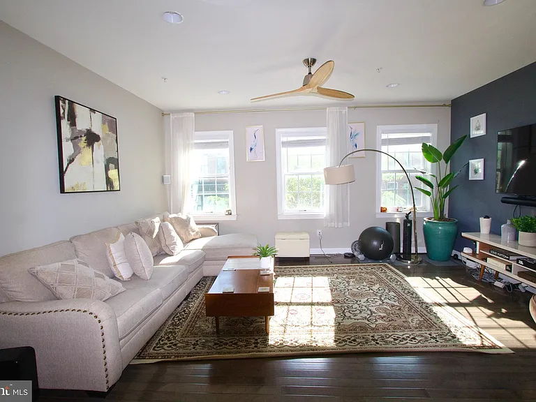 1502 S Charles St — Photo 4