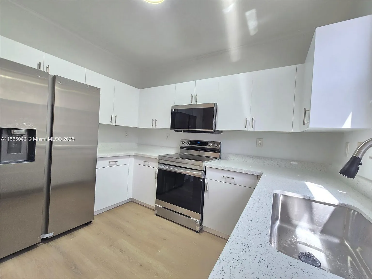 3 bed, 1447 sqft, $3,500 — Photo 2